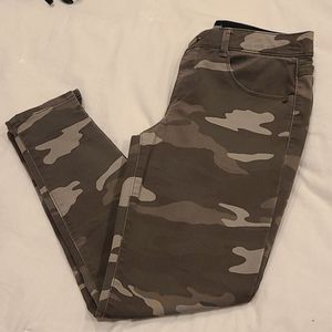 4 Petite Wit & Wisdom camo pants